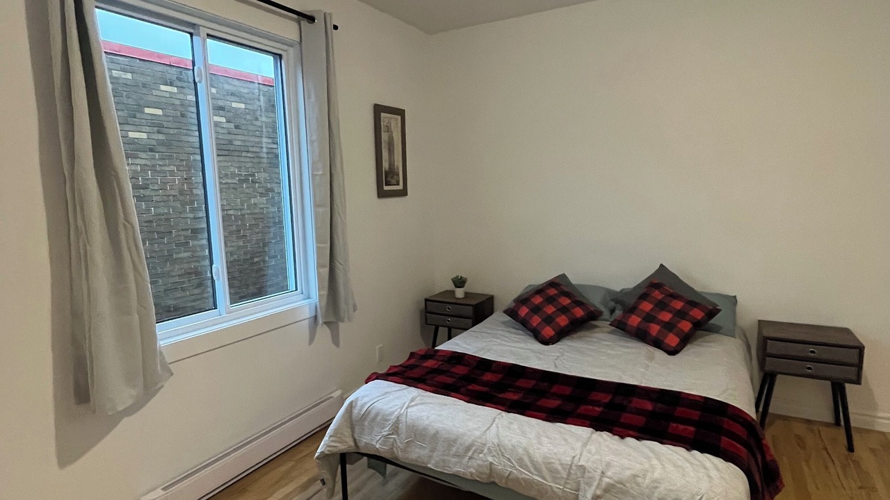 Photo of Bedroom in Cote-Des-Neiges—Notre-Dame-De-Grace