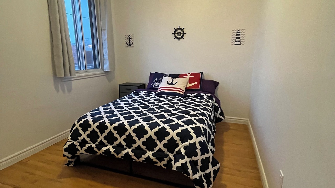 Photo of Bedroom in Cote-Des-Neiges—Notre-Dame-De-Grace