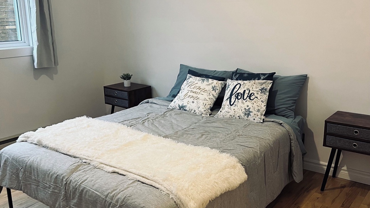 Photo of Bedroom in Cote-Des-Neiges—Notre-Dame-De-Grace