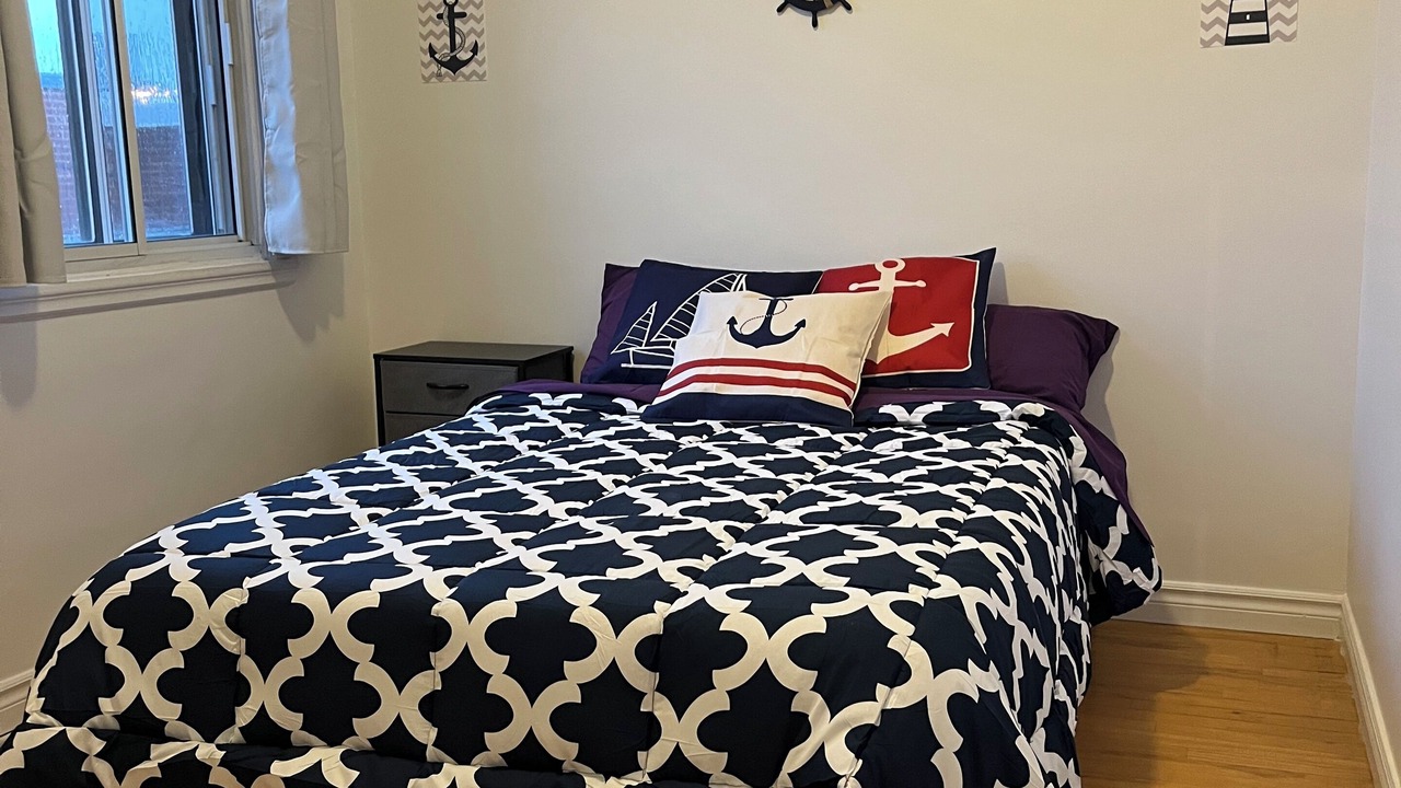 Photo of Bedroom in Cote-Des-Neiges—Notre-Dame-De-Grace