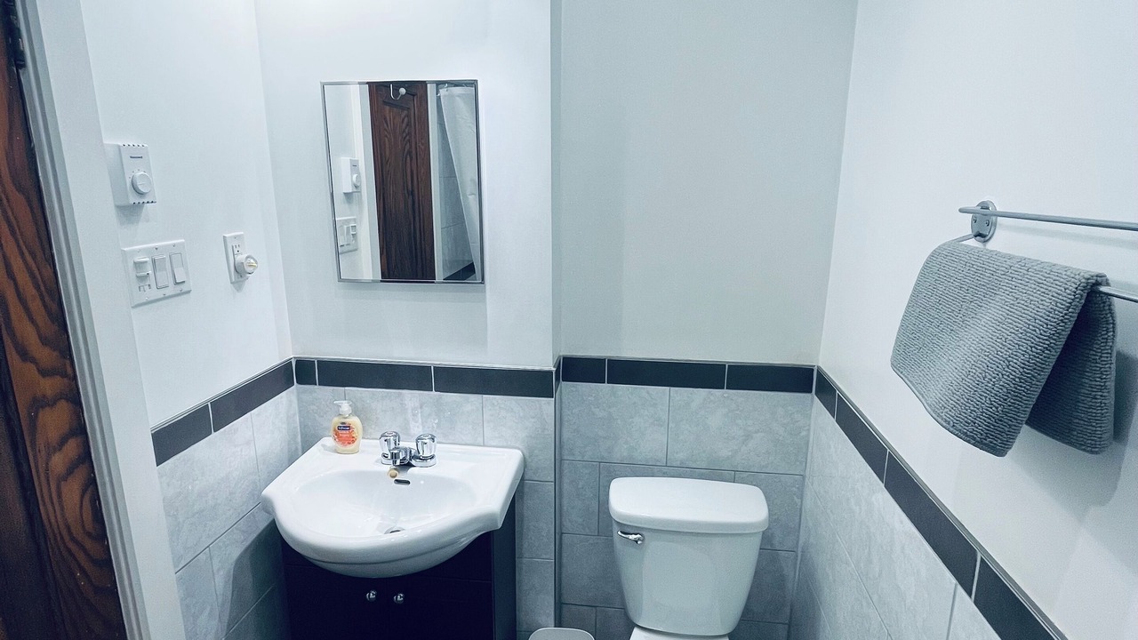 Photo of Bathroom in Cote-Des-Neiges—Notre-Dame-De-Grace