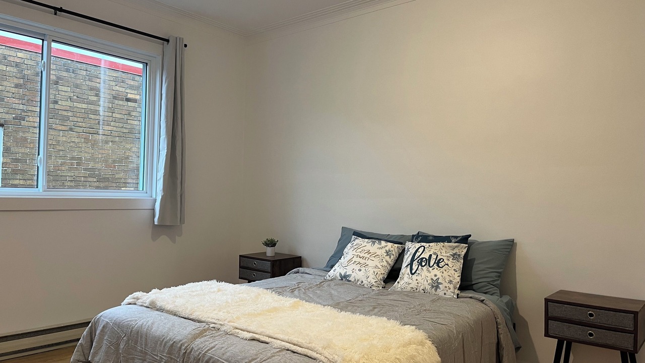 Photo of Bedroom in Cote-Des-Neiges—Notre-Dame-De-Grace