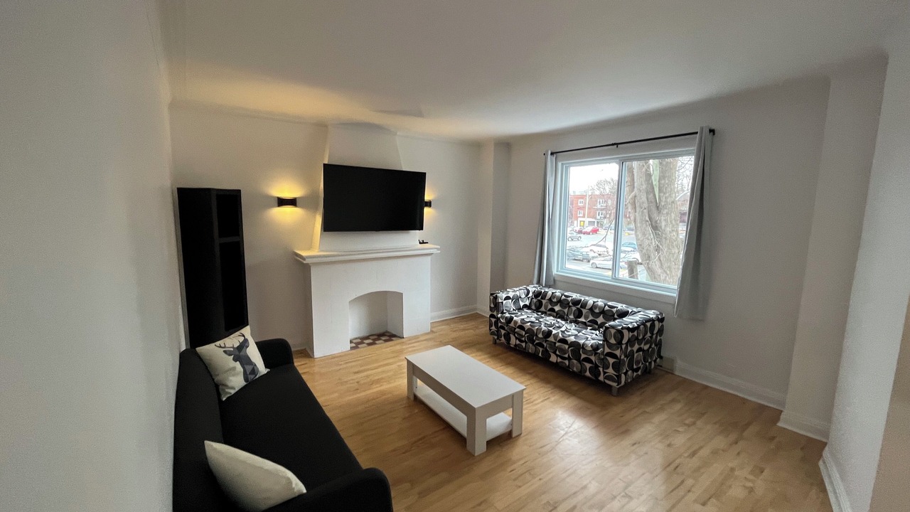 Photo of Livingroom in Cote-Des-Neiges—Notre-Dame-De-Grace
