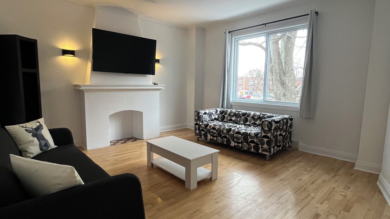 Photo of Livingroom in Cote-Des-Neiges—Notre-Dame-De-Grace