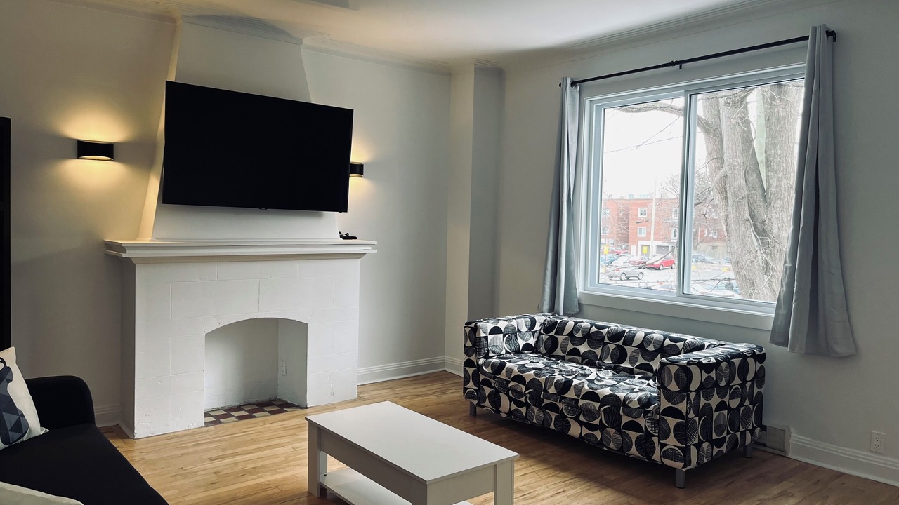 Photo of Livingroom in Cote-Des-Neiges—Notre-Dame-De-Grace