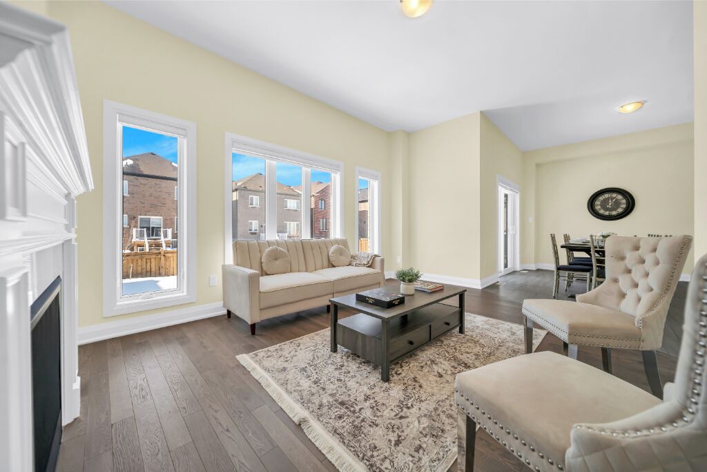 Photo of Livingroom in Richmond Hill