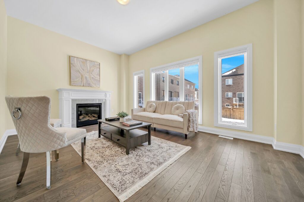 Photo of Livingroom in Richmond Hill