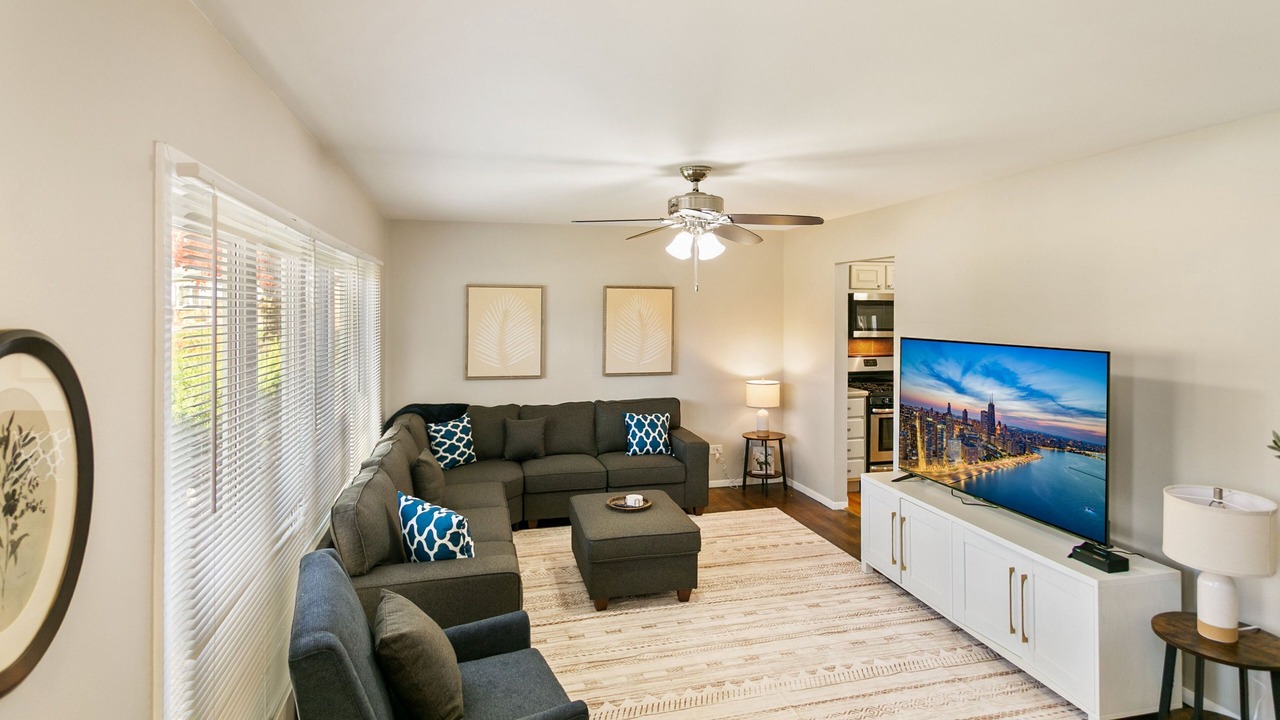 Photo of Livingroom in Waukegan