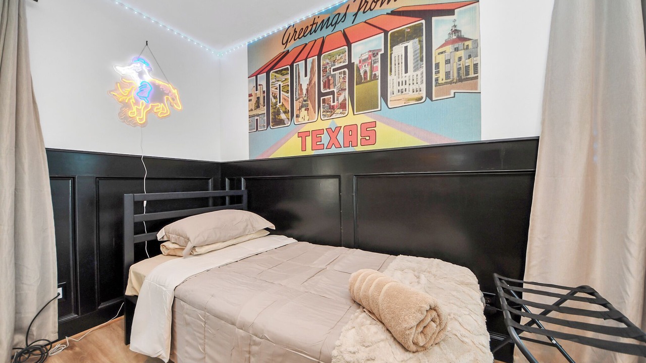 Photo of Bedroom in Atascocita