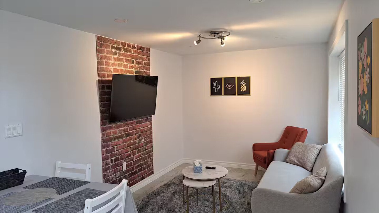 Photo of Livingroom in Lakeshore