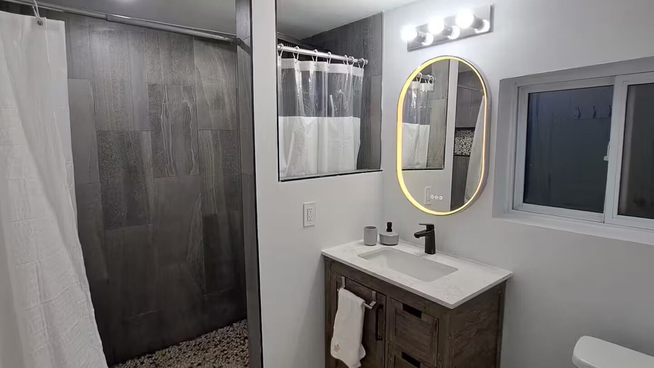 Photo of Bathroom in Lakeshore