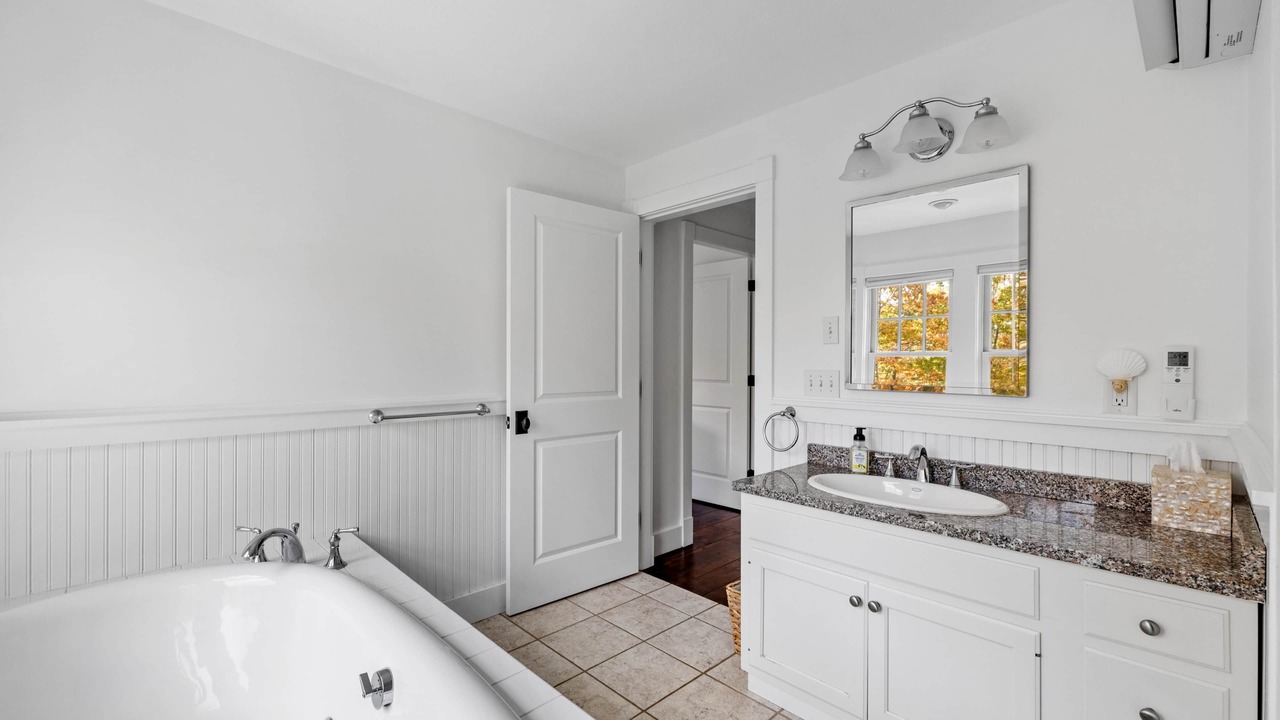 Photo of Bathroom in Fortunes Rocks