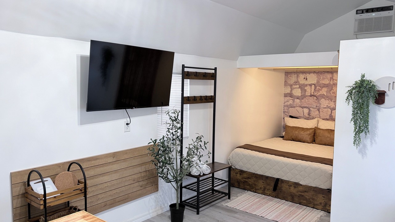 Photo of Bedroom in Candler