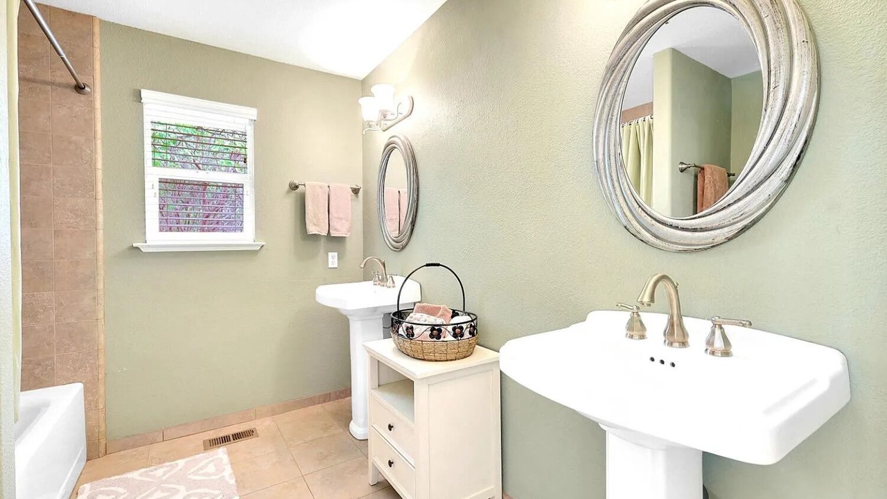 Photo of Bathroom in Alta Sierra