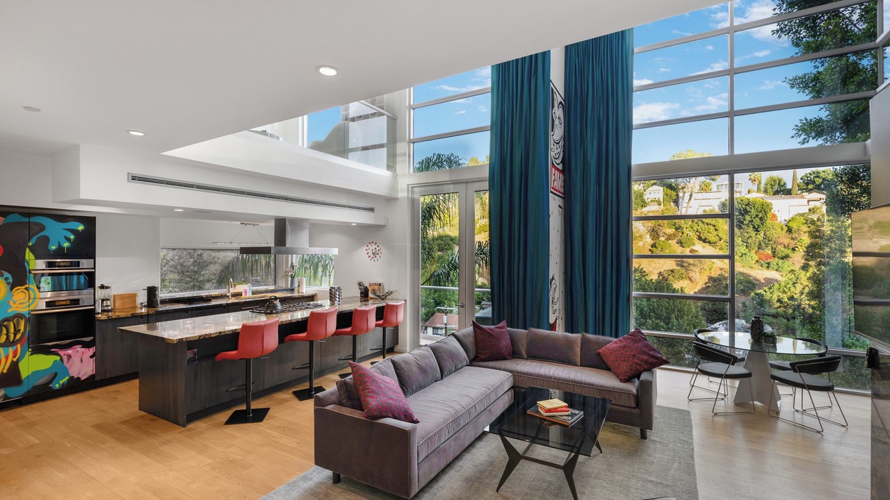 Photo of Livingroom in Hollywood Dell