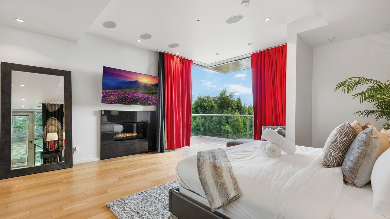 Photo of Bedroom in Hollywood Dell