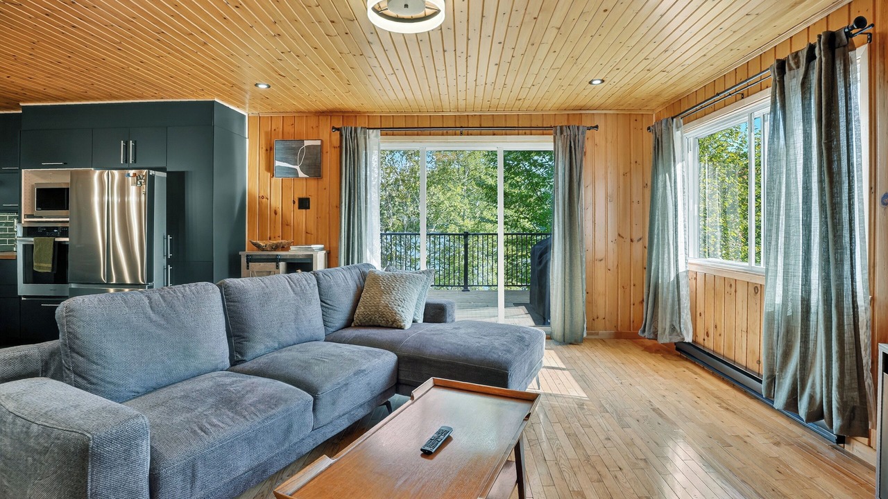 Photo of Livingroom in Lac-Saguay