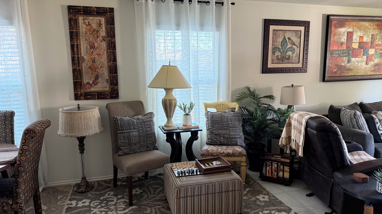 Photo of Livingroom in Aubrey