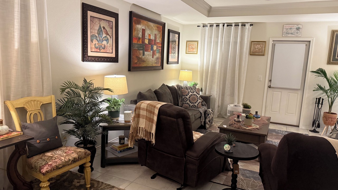 Photo of Livingroom in Aubrey
