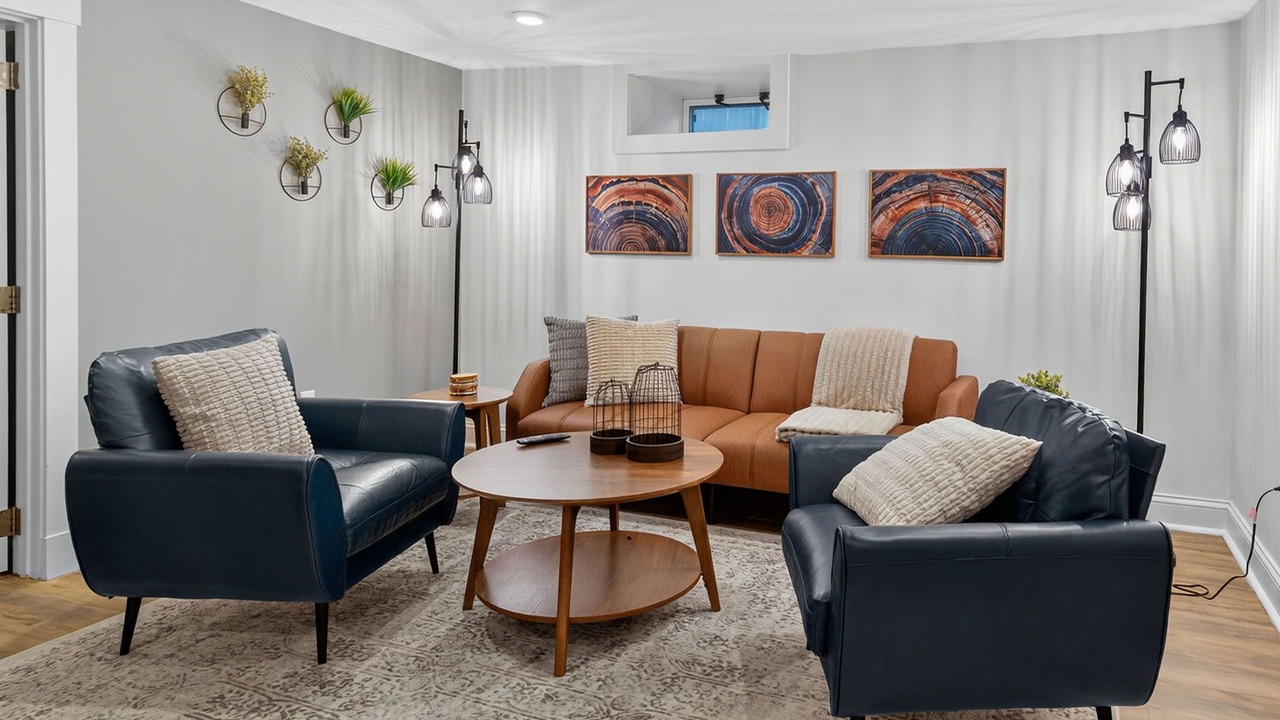 Photo of Livingroom in East Somerville