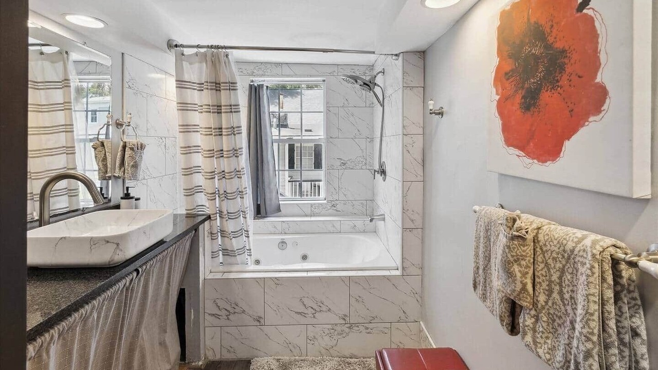 Photo of Bathroom in Dixon Park