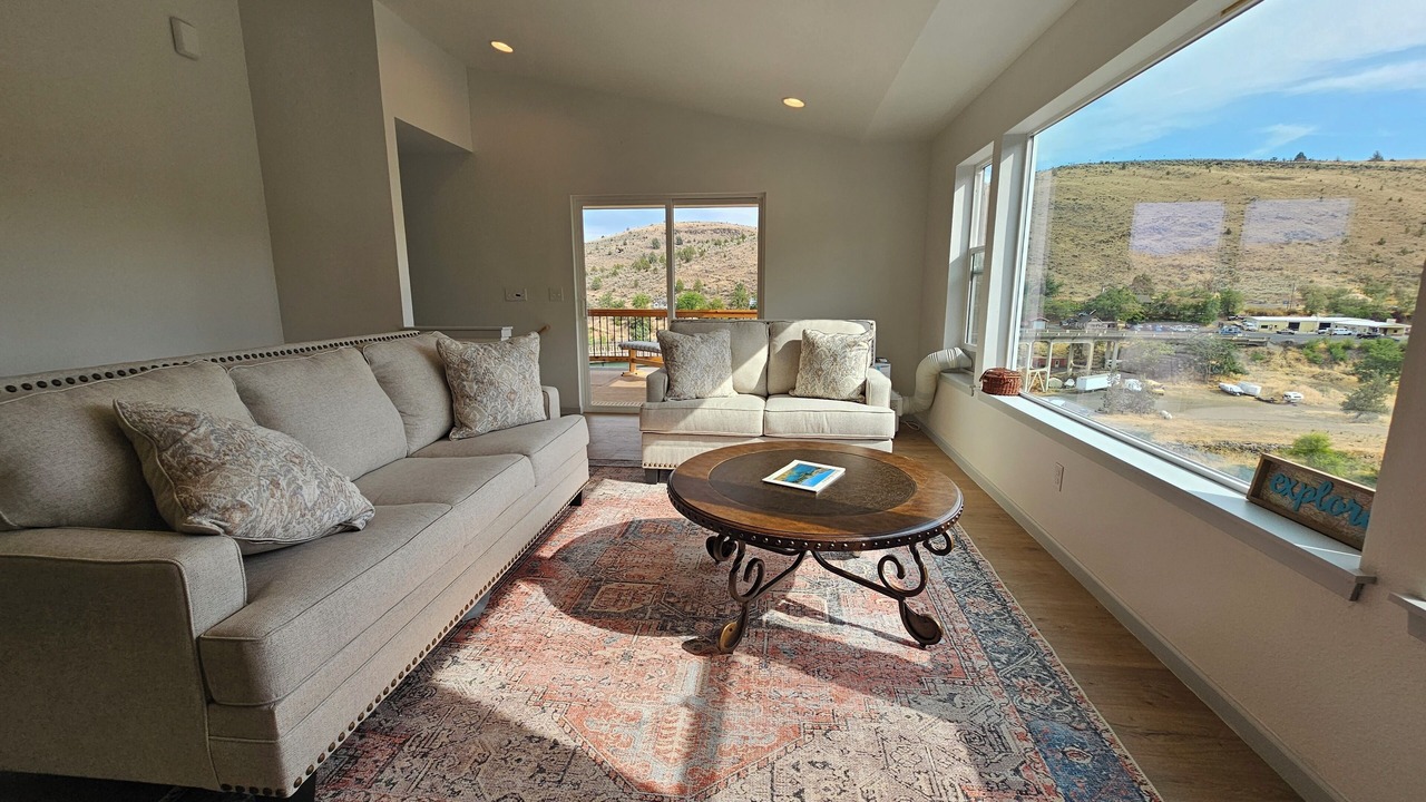 Photo of Livingroom in Maupin