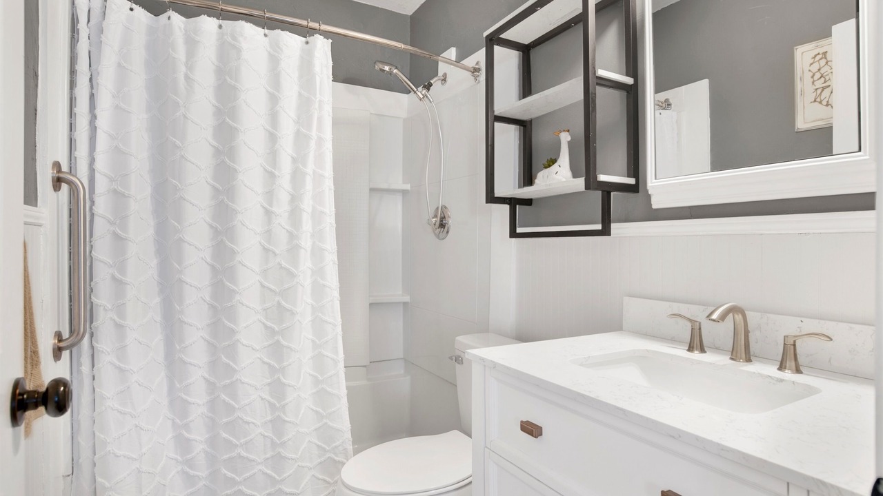 Photo of Bathroom in Navy Point