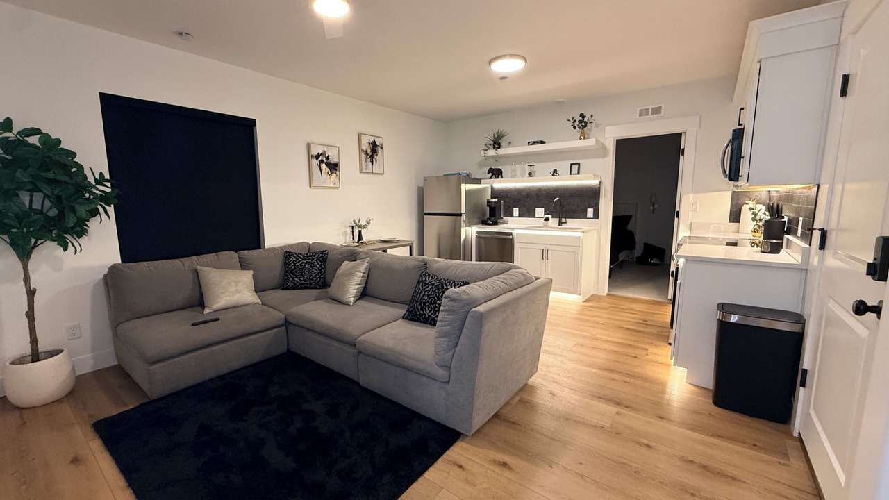 Photo of Livingroom in Eagle Mountain