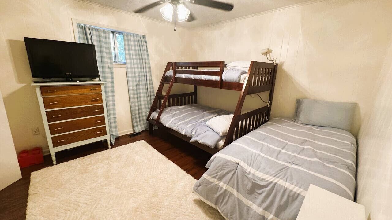 Photo of Bedroom in Mount Ida