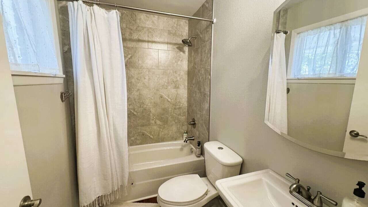 Photo of Bathroom in Mount Ida