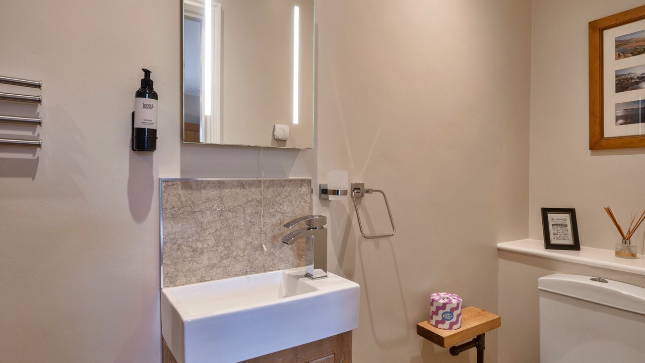 Photo of Bathroom in Widemouth Bay