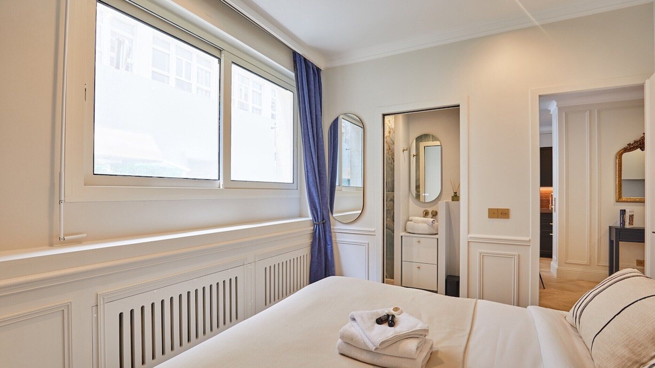 Photo of Bedroom in 7th Arrondissement