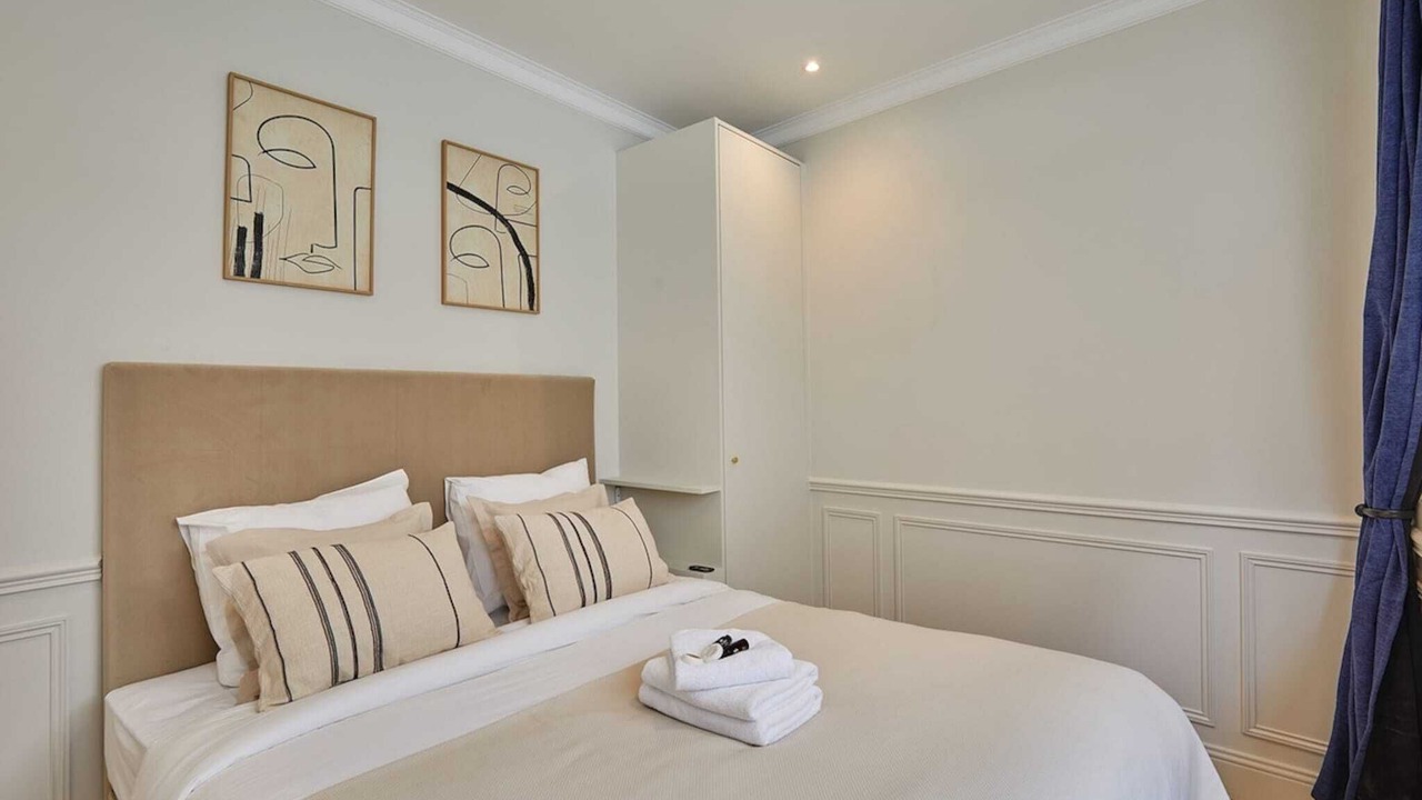 Photo of Bedroom in 7th Arrondissement