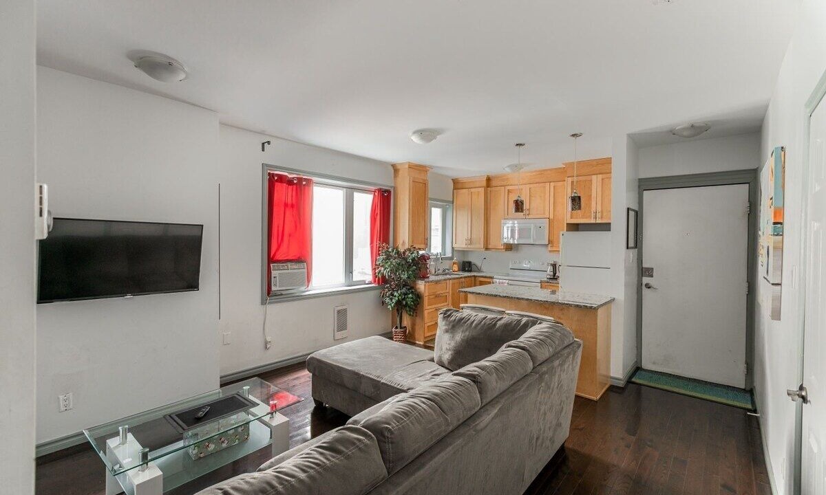 Photo of Livingroom in ByWard Market