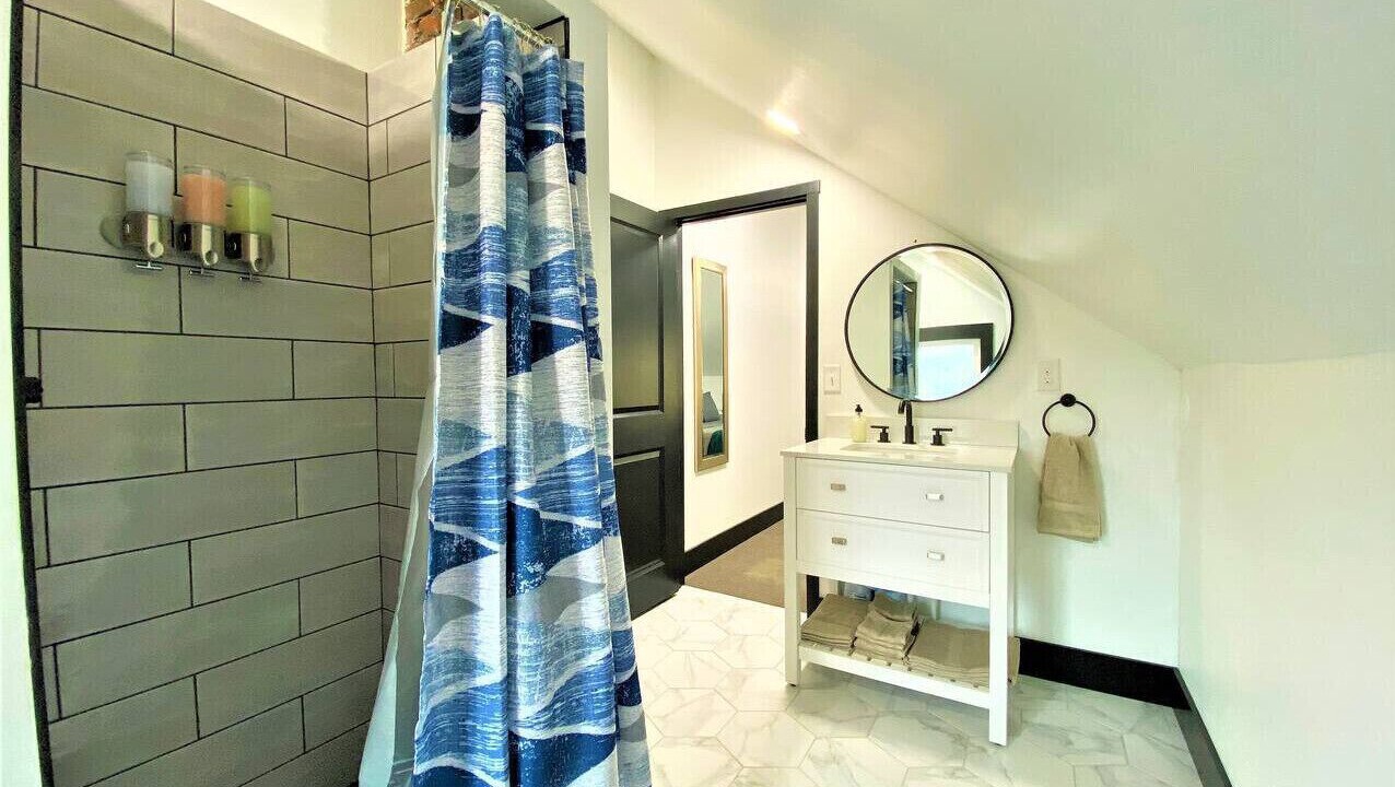Photo of Bathroom in Old North Columbus