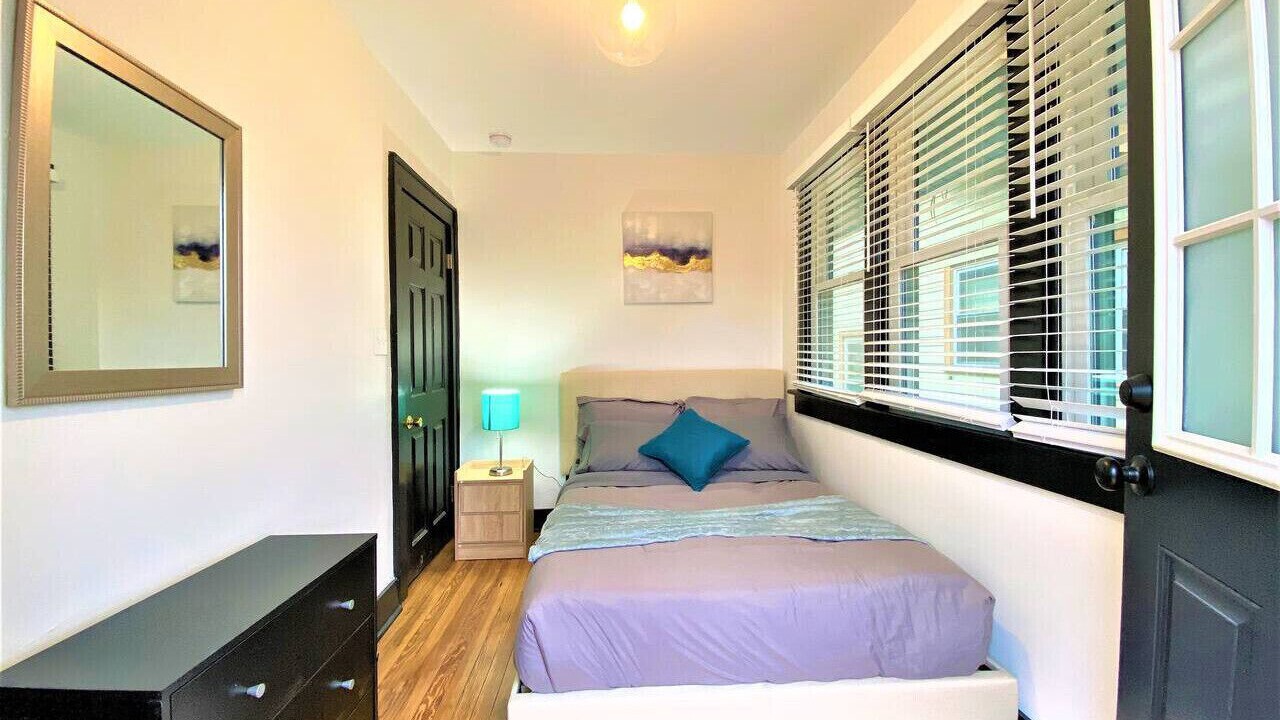 Photo of Bedroom in Old North Columbus