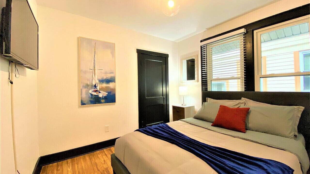 Photo of Bedroom in Old North Columbus