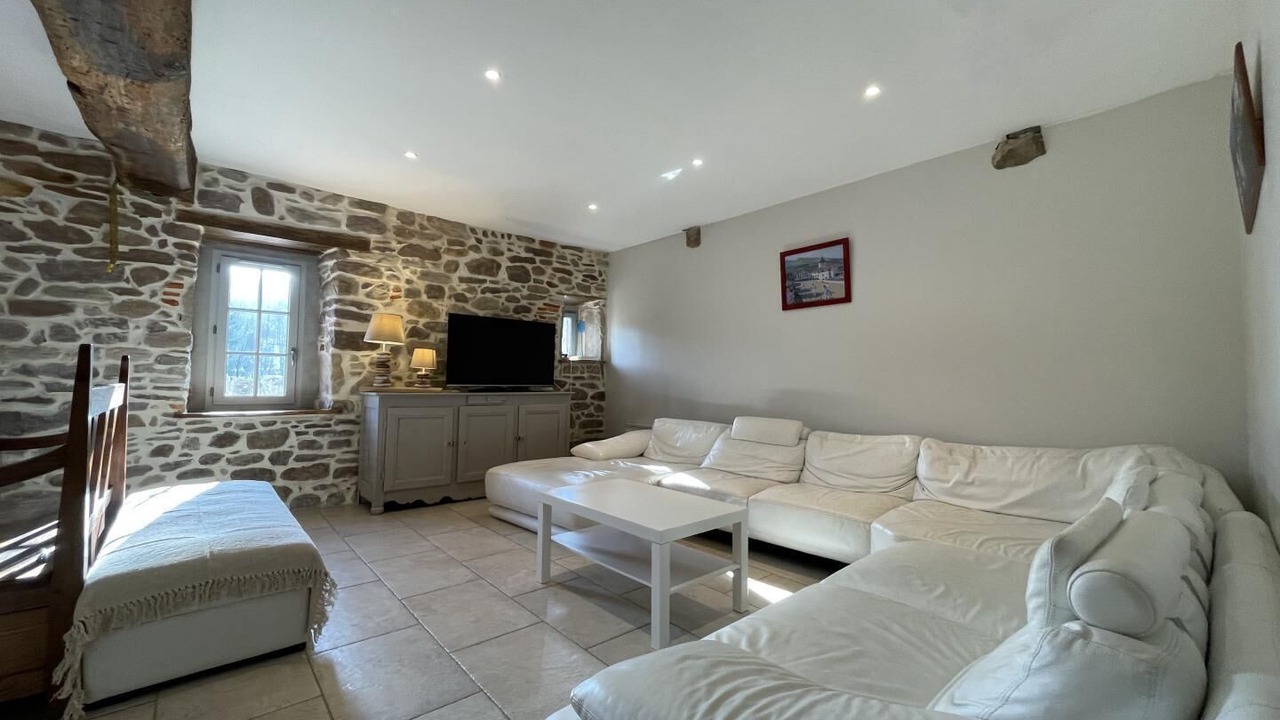 Photo of Livingroom in Sare