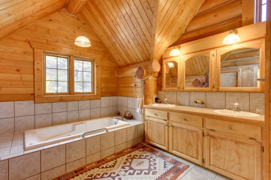 Photo of Bathroom in Cascade