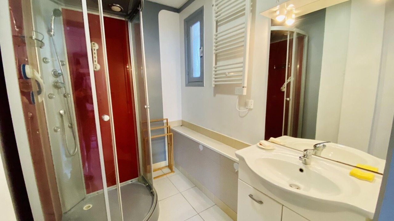 Photo of Bathroom in Cascastel-des-Corbieres