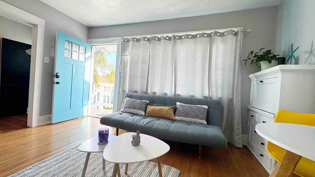 Photo of Livingroom in Eastside