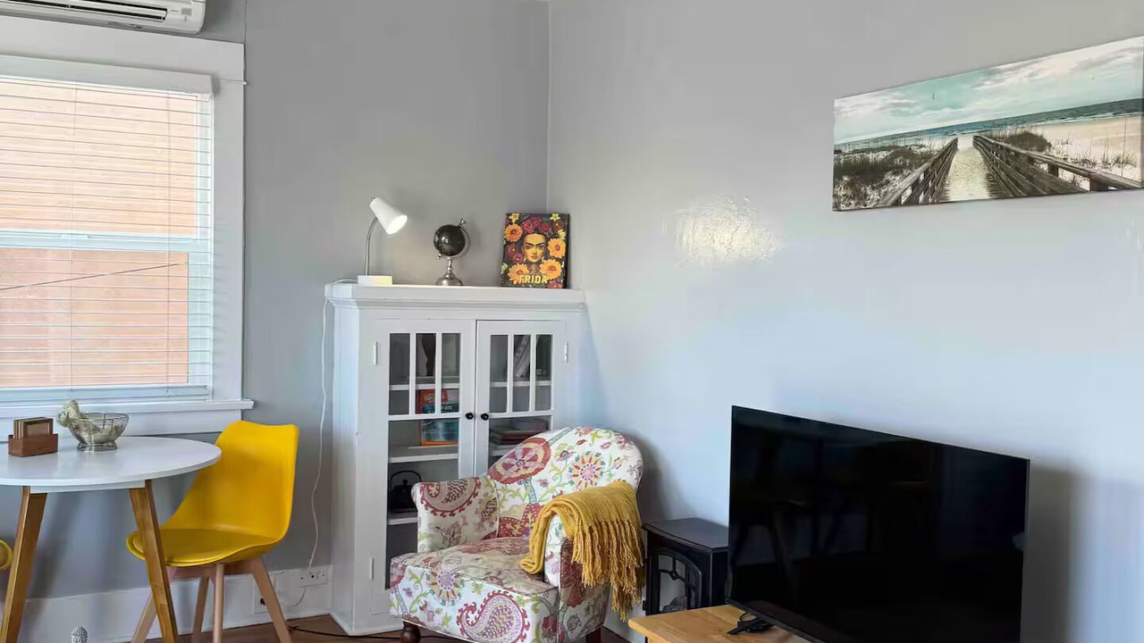 Photo of Livingroom in Eastside