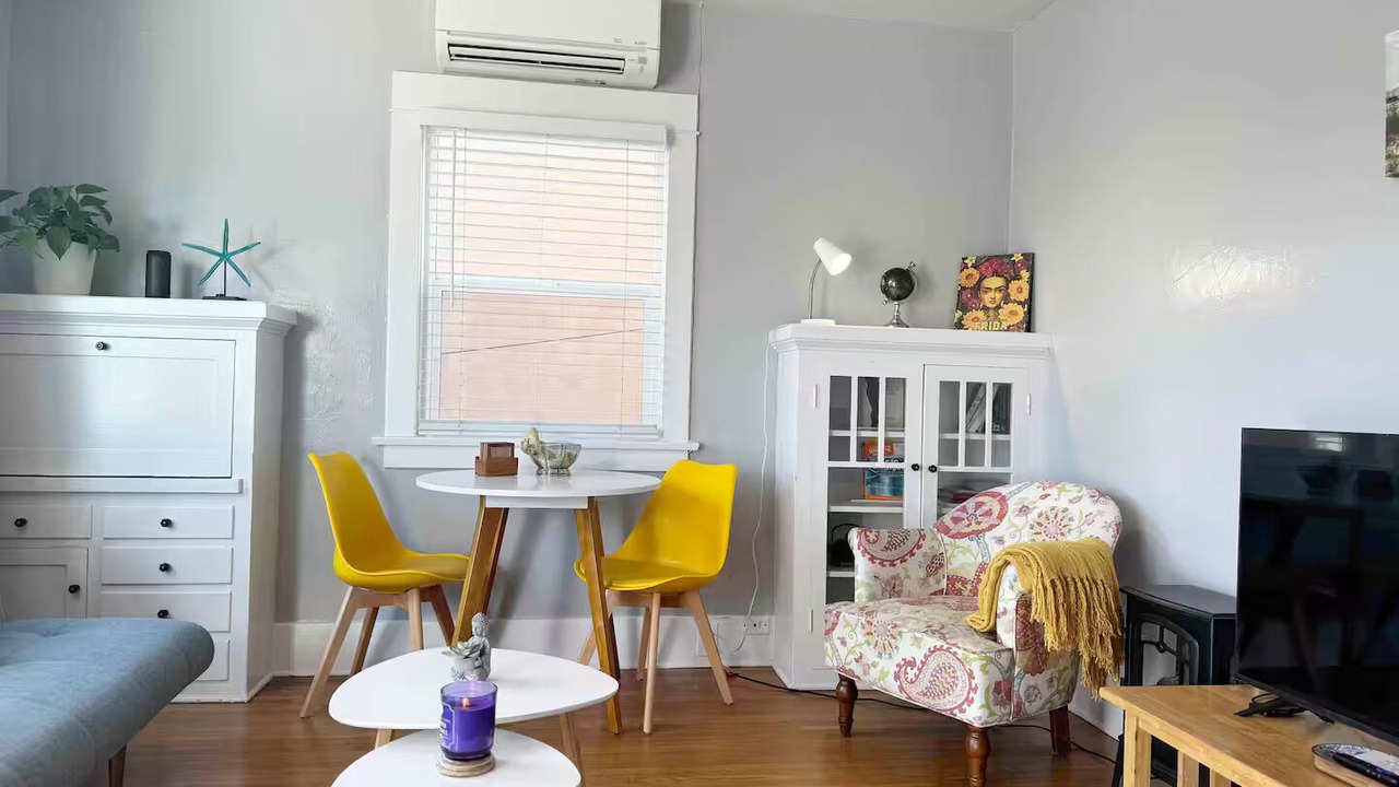 Photo of Livingroom in Eastside