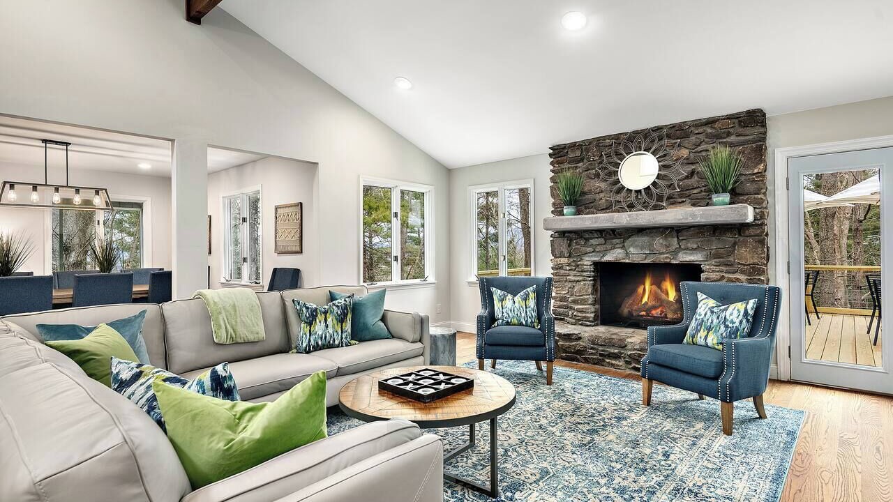 Photo of Livingroom in Weaverville