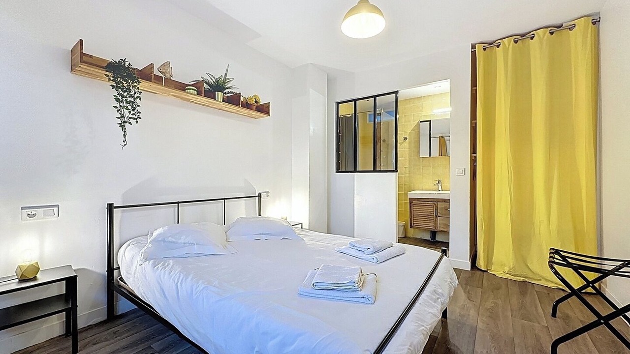 Photo of Bedroom in Saint-Denis