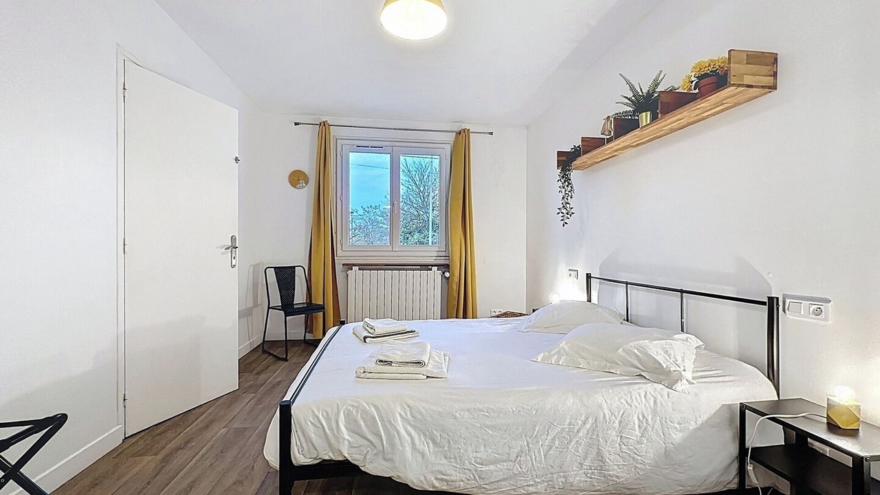 Photo of Bedroom in Saint-Denis