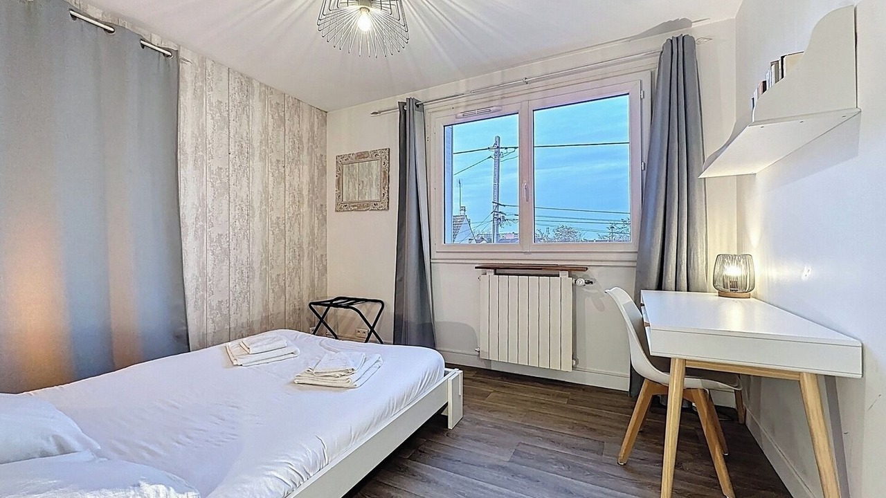 Photo of Bedroom in Saint-Denis