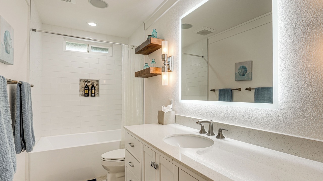 Photo of Bathroom in Discovery Bay