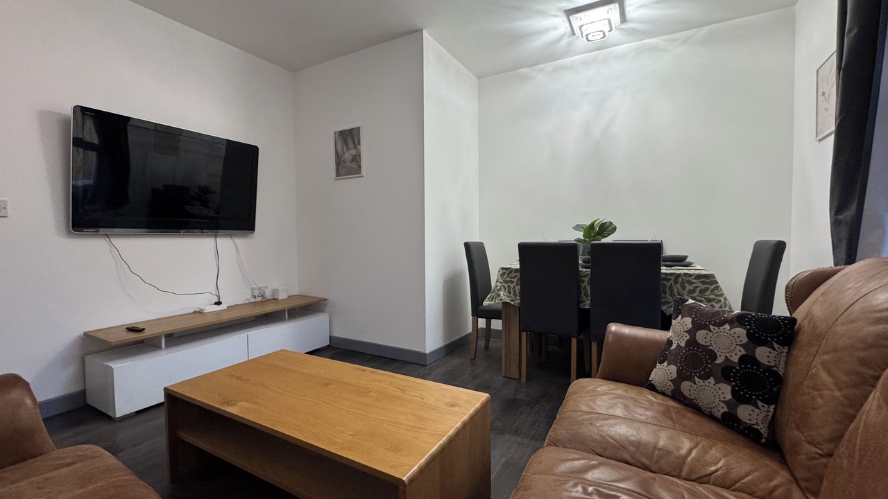 Photo of Livingroom in Tredegar