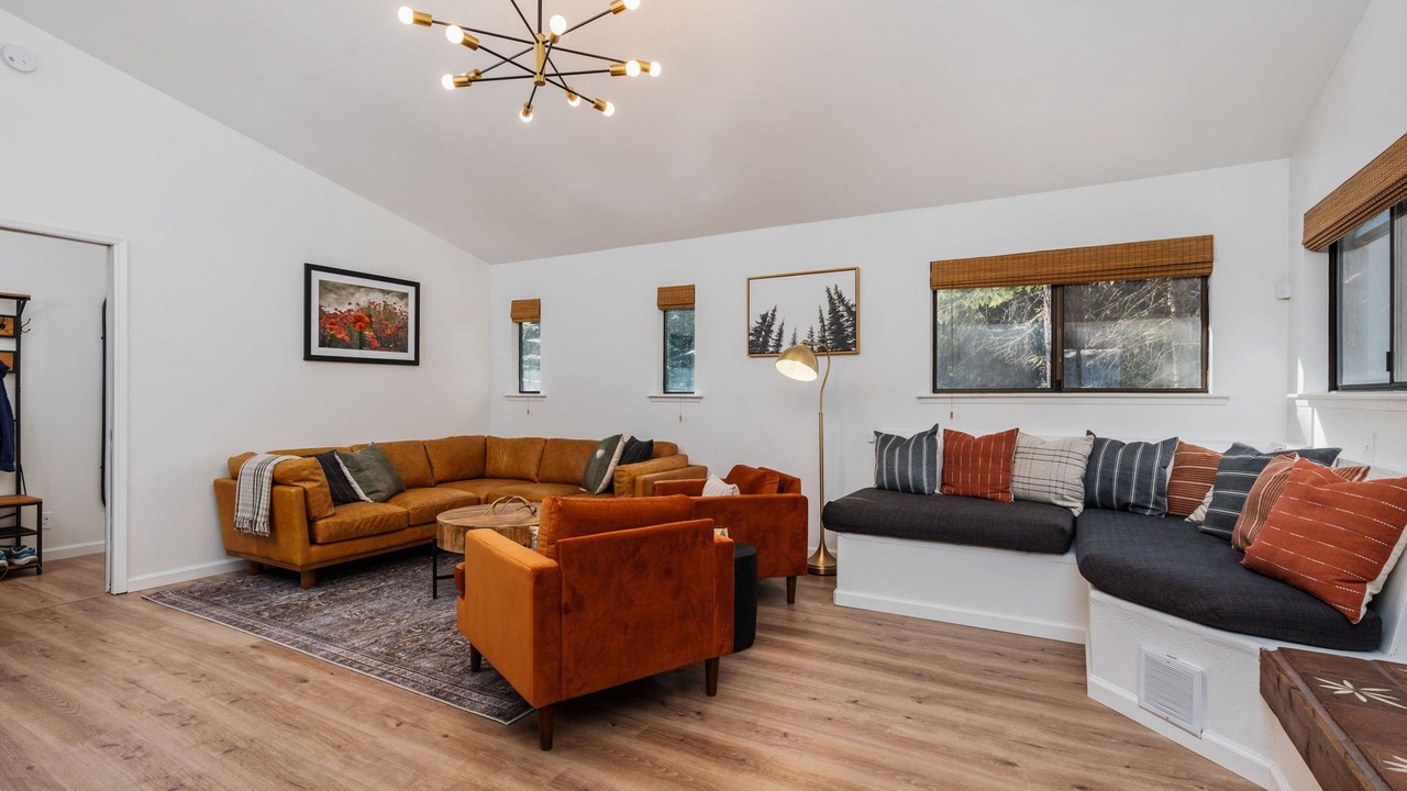 Photo of Livingroom in Sugar Pine